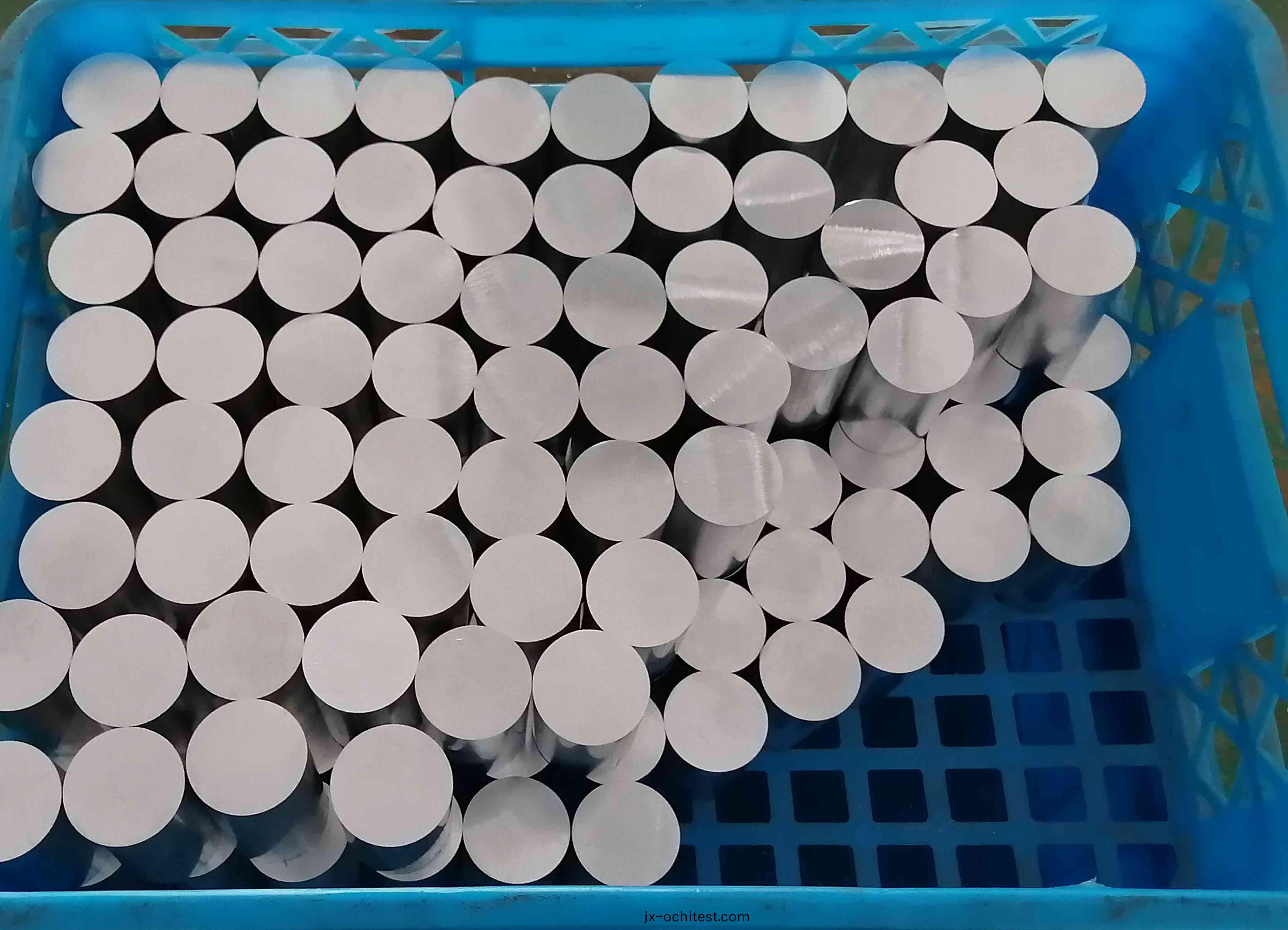 小(xiao)鋁(lv)棒切(qie)割(ge)機(ji)SDY-Q350非(fei)常適(shi)用厚度(du)80mm鋁(lv)棒(bang)鋸切