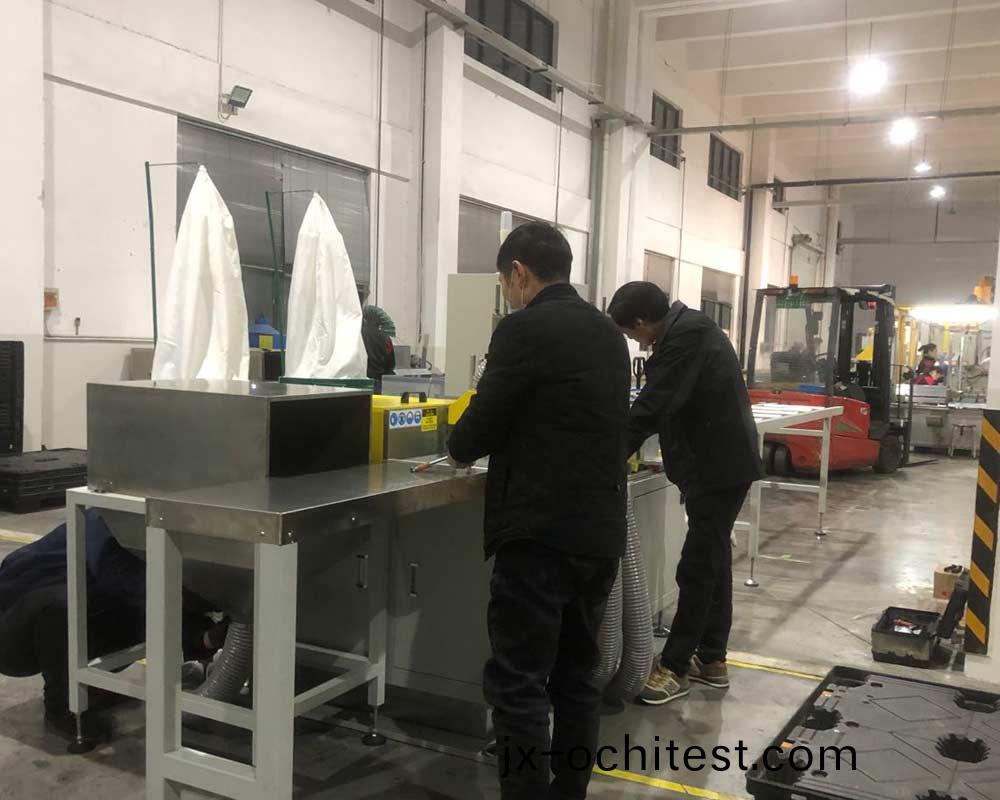 我(wo)司在客(ke)戶車間進行(xing)技(ji)術(shu)售后服(fu)務 我(wo)司(si)在客(ke)戶(hu)車間進(jin)行(xing)技(ji)術(shu)售(shou)后服(fu)務