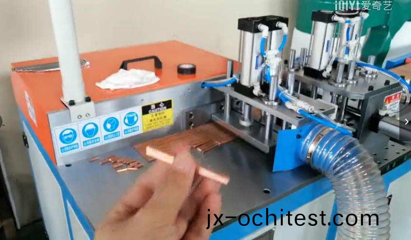 全(quan)自(zi)動(dong)銅棒切割機(ji) 全自(zi)動銅棒切割機(ji)