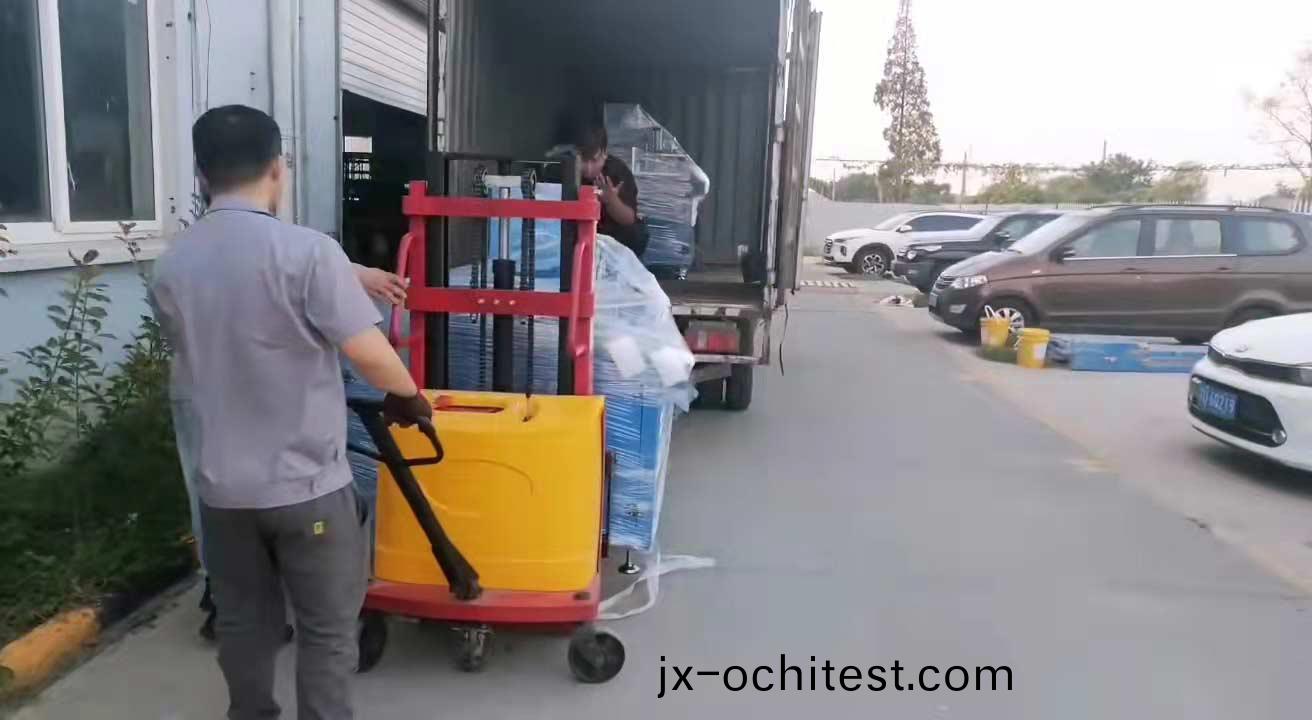 全自(zi)動(dong)切(qie)鋁機(ji)髮貨2