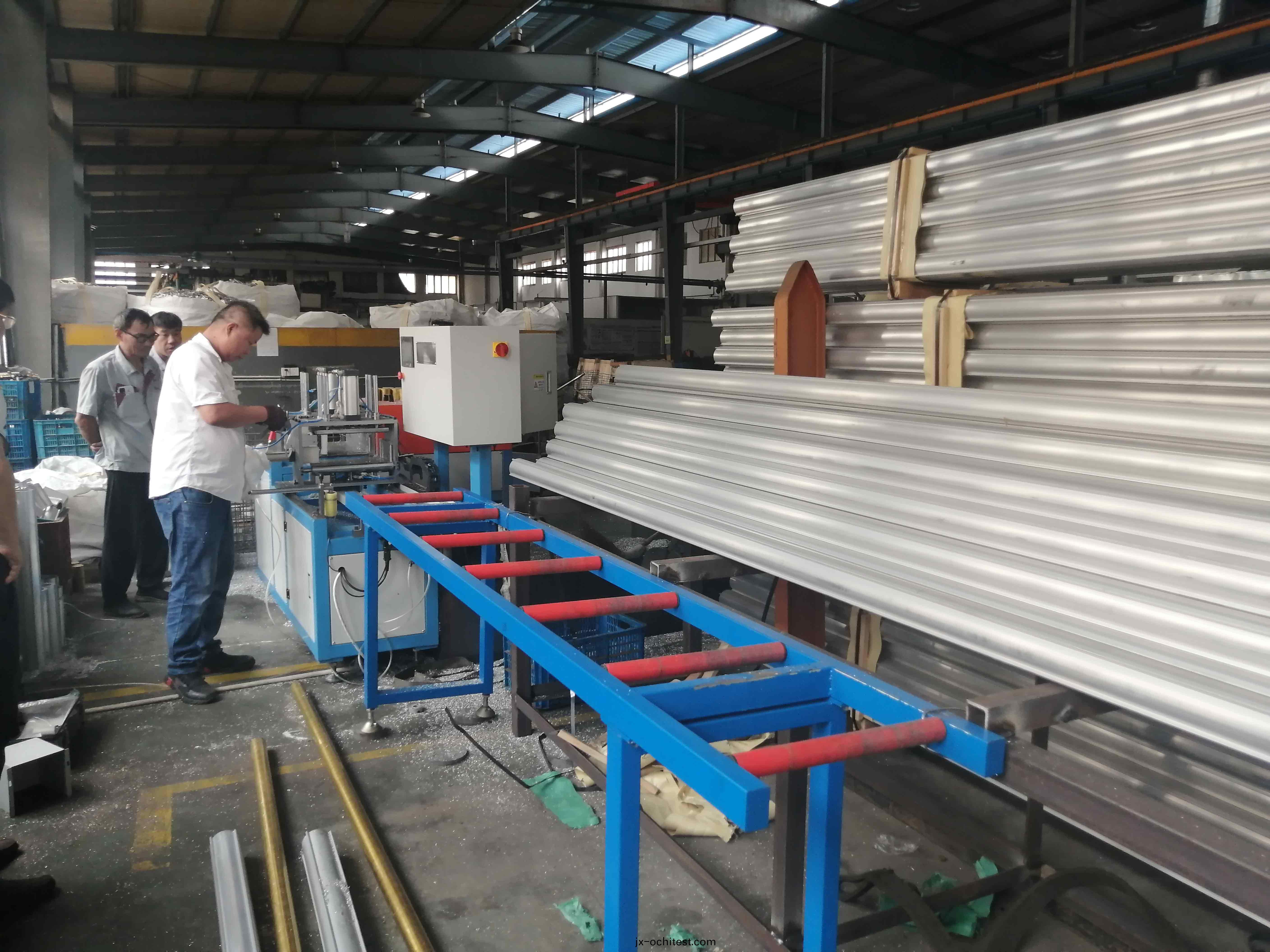 帶(dai)妳走(zou)進(jin)全(quan)自(zi)動(dong)黃銅棒(bang)下料切割(ge)機客戶(hu)現場，“遍(bian)地(di)黃金(jin)”