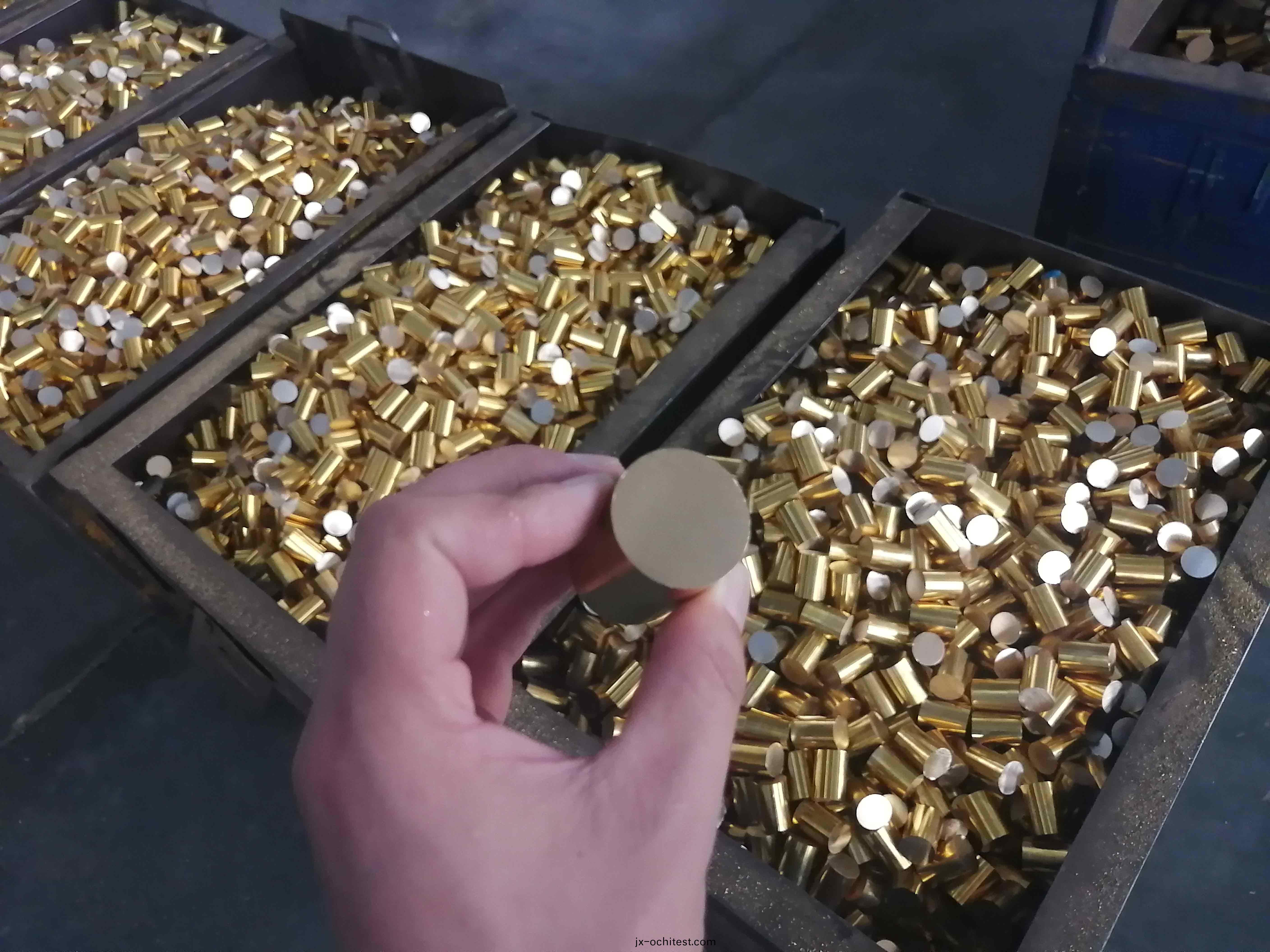 【南(nan)京(jing)】全自(zi)動(dong)銅材切(qie)割機SDY-Q300鋸(ju)切(qie)30mm小(xiao)銅(tong)棒，客(ke)戶(hu)半年(nian)后下單(dan)了