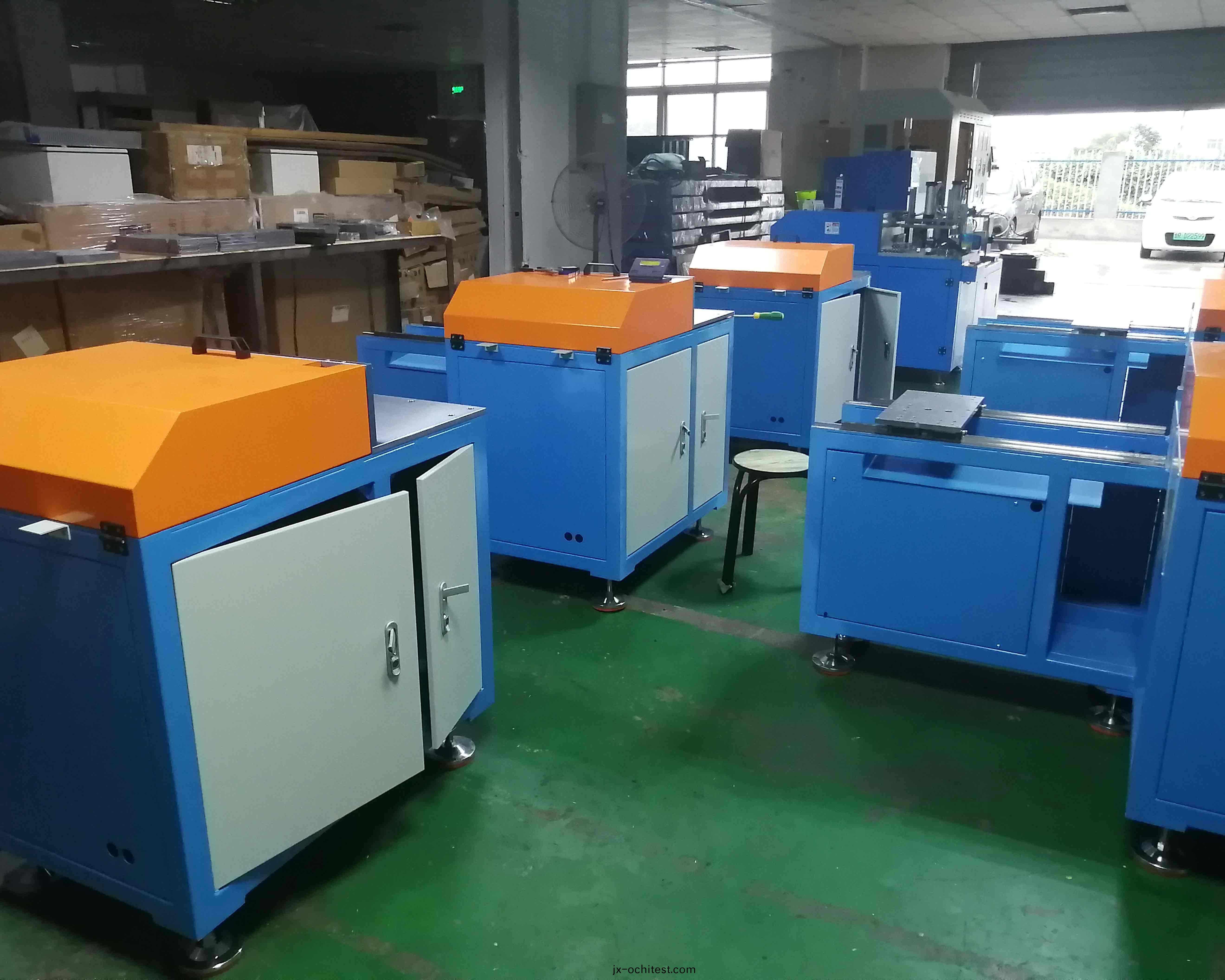 我司多欵鋁(lv)材(cai)切割機設(she)備正(zheng)在(zai)加急裝(zhuang)配中(zhong)，請耐心等(deng)待(dai)