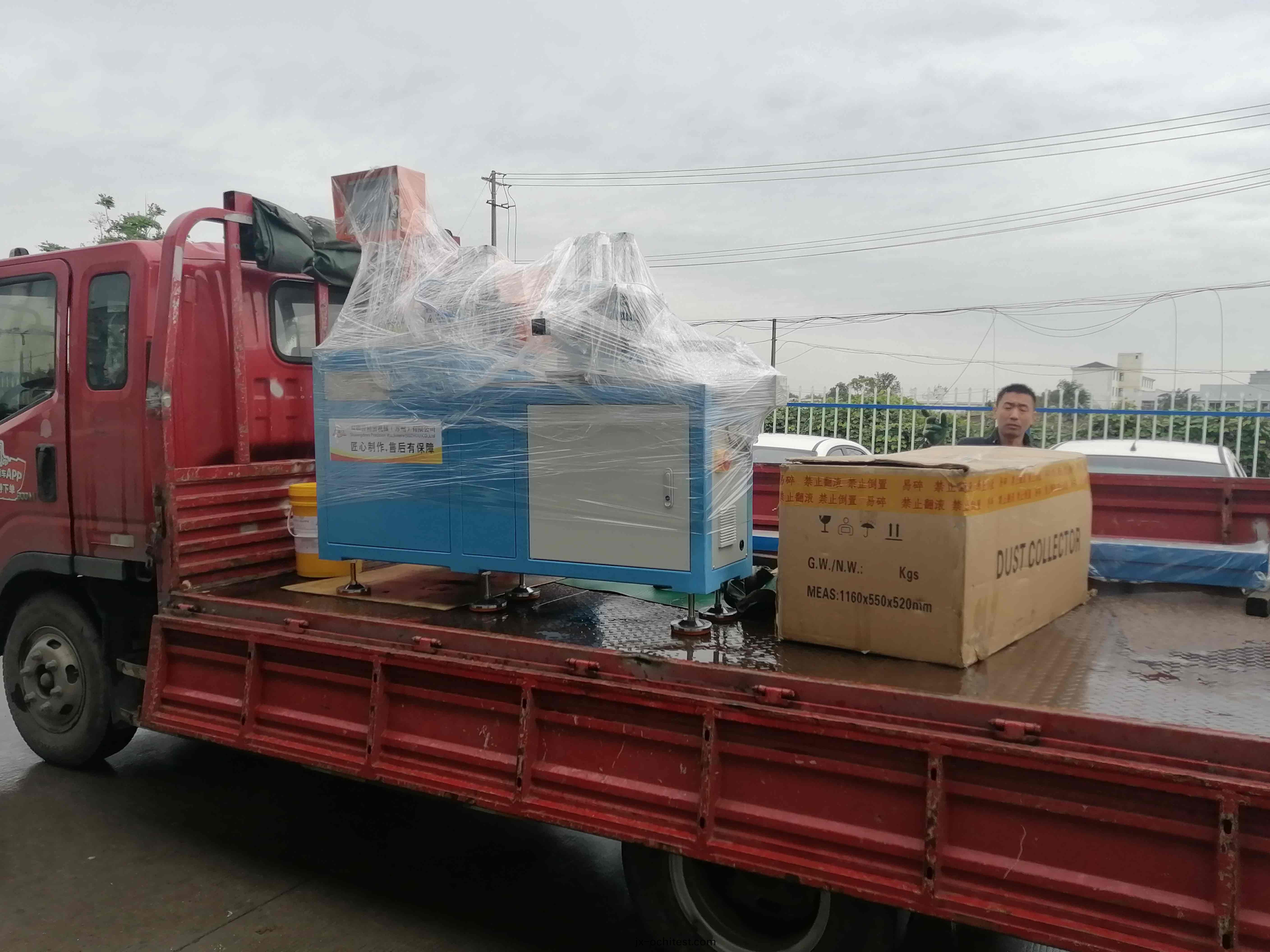 全自(zi)動(dong)鋁材切割(ge)機(ji)齣庫髮貨圖2