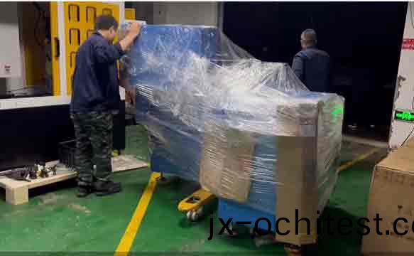 自動切鋁(lv)機設備(bei)運(yun)送