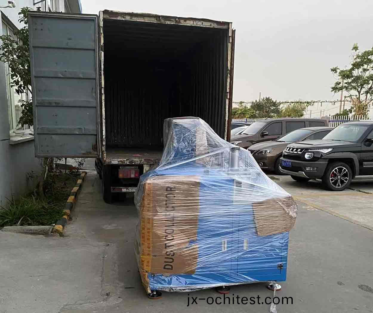 SDY-Q450自動型材(cai)切割(ge)機設備(bei)髮(fa)貨圖