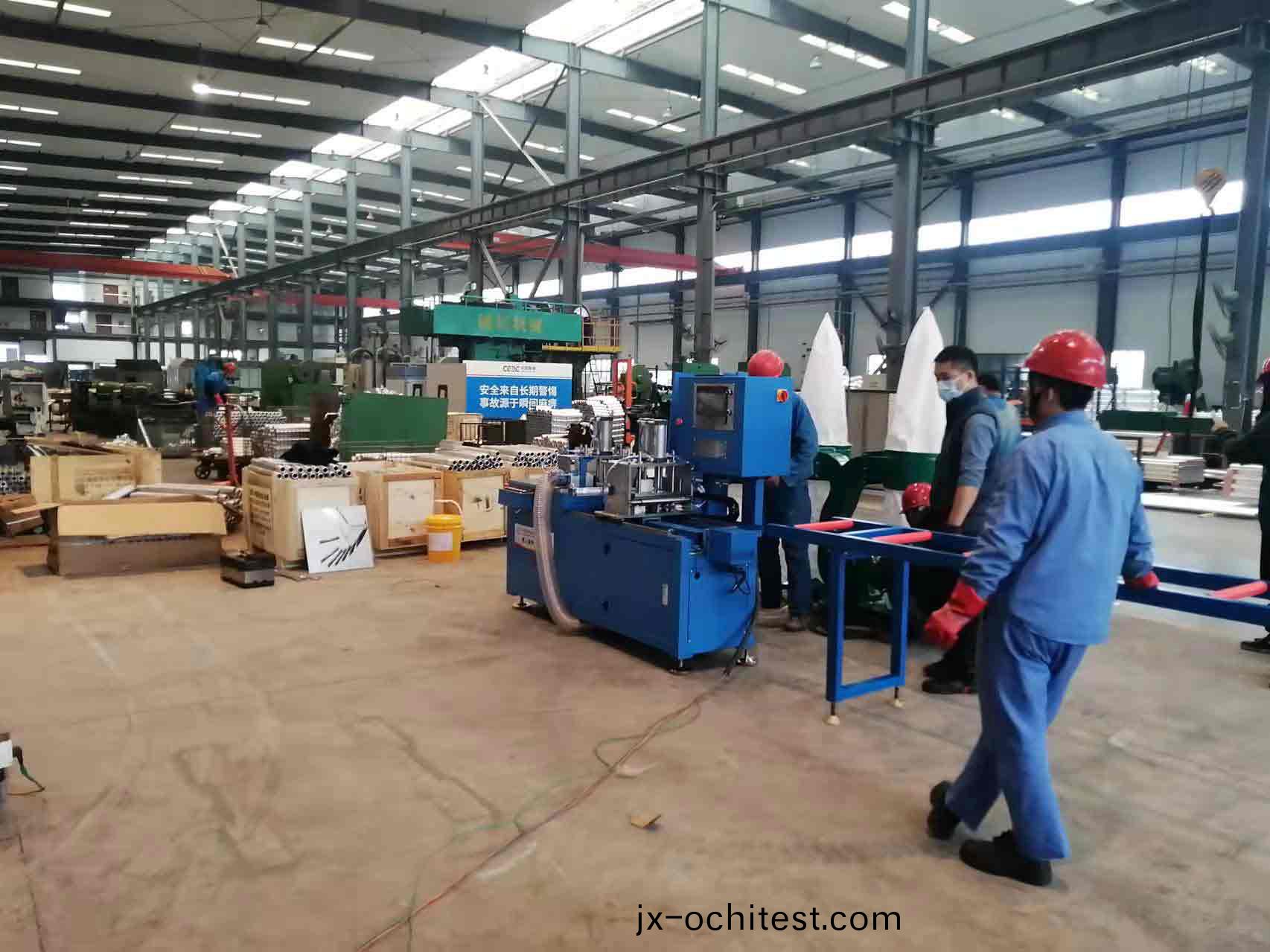 客(ke)戶訂購我(wo)司(si)一檯鋁(lv)材(cai)自動(dong)切(qie)割機實現(xian)多(duo)種(zhong)1-4係實(shi)心鋁材(cai)鋸(ju)切(qie)