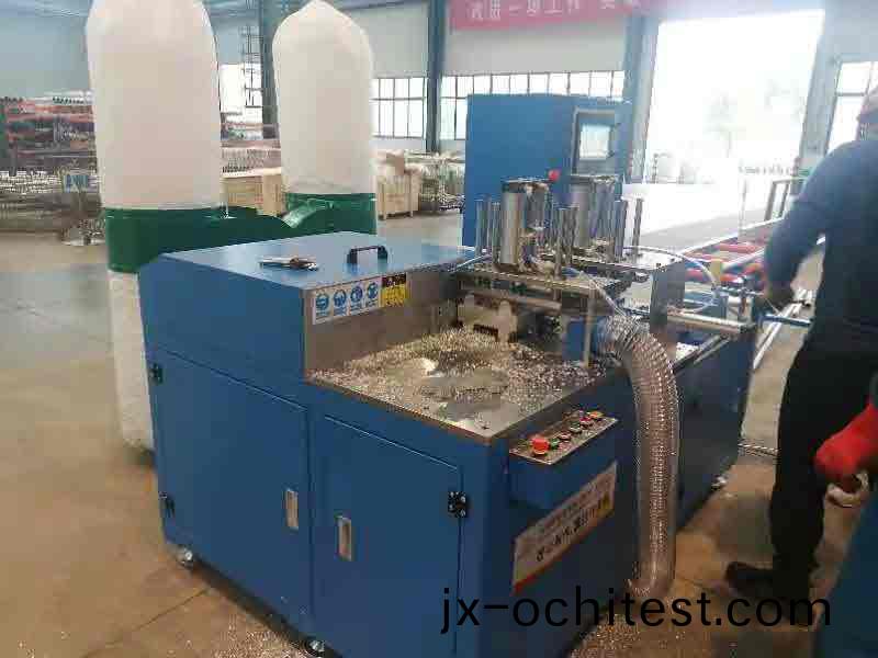 鋁材自動(dong)切割機450-客戶(hu)現場1-切(qie)割實心材料-1