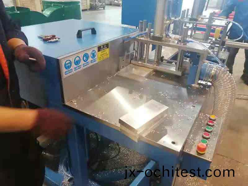 鋁(lv)材自動(dong)切(qie)割(ge)機(ji)450-客(ke)戶現(xian)場(chang)1-切(qie)割實(shi)心材料(liao)-2