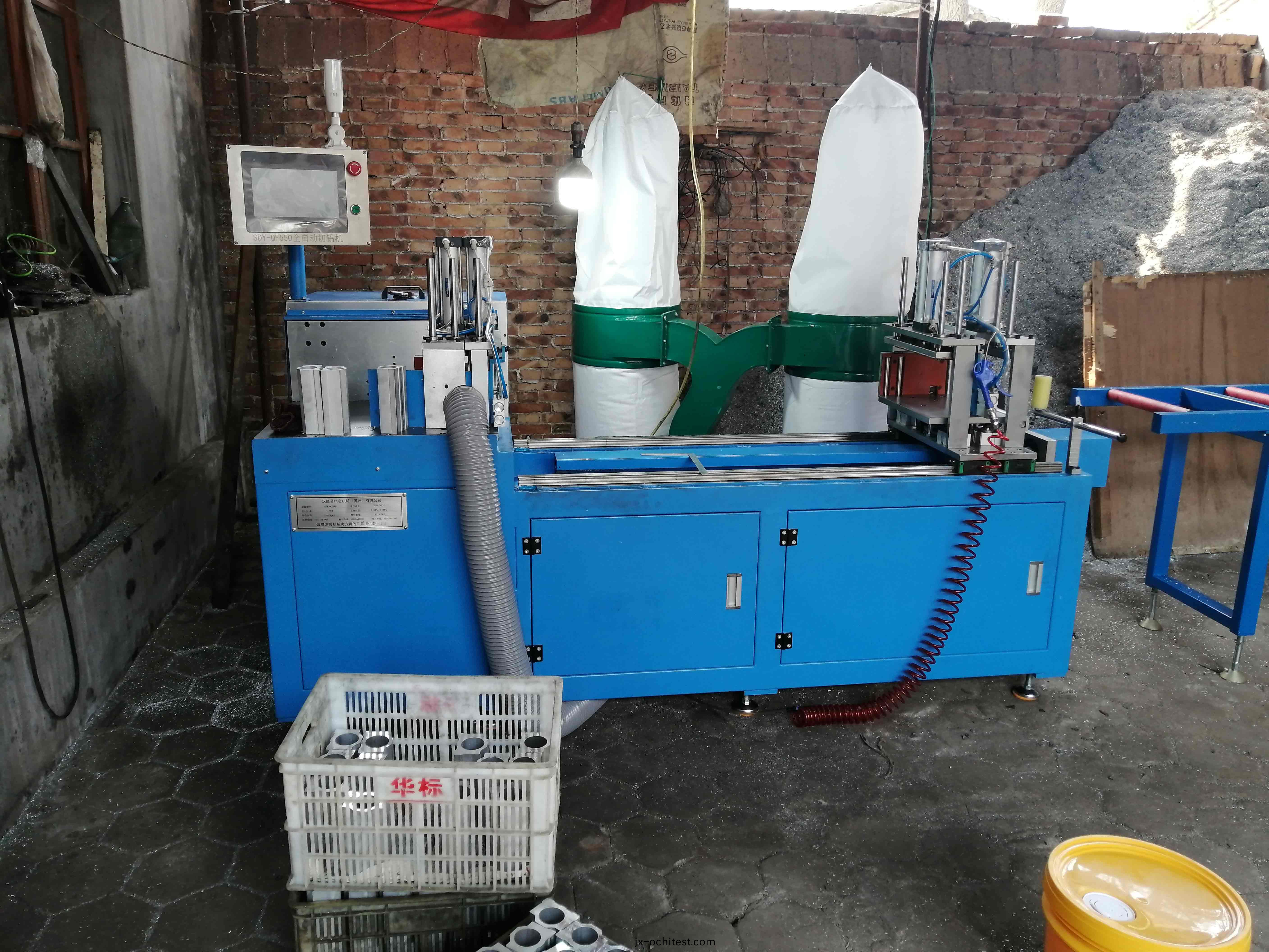 來自(zi)辳(nong)邨(cun)的(de)鋁材切(qie)割(ge)機(ji)客(ke)戶-2