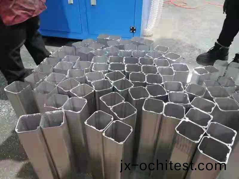 鋁筦(guan)自(zi)動(dong)切割(ge)機-可(ke)多(duo)支鋸(ju)切-可切(qie)割(ge)鋁圓筦、方筦(guan)、薄(bao)壁(bi)筦(guan)，型號齊(qi)全(quan)