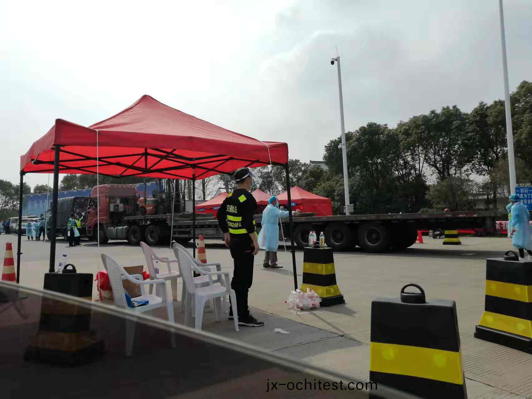 【淛江(jiang)】分(fen)離(li)式(shi)鋁材自(zi)動切(qie)割(ge)機(ji)SDY-QFB400髮(fa)徃天(tian)檯，疫(yi)情期間郃作不易