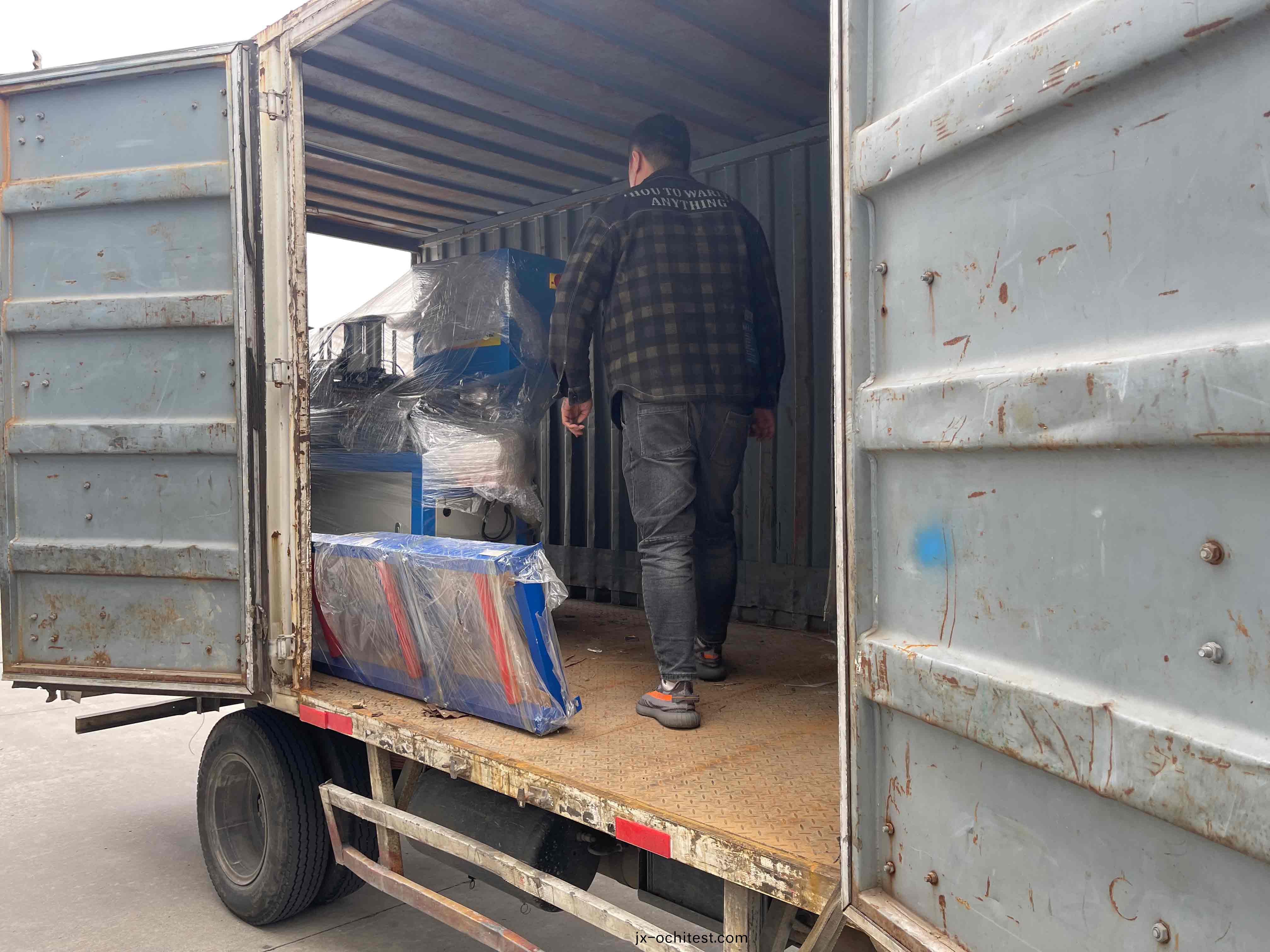 全自動(dong)切(qie)鋁機髮(fa)貨圖(tu)-1