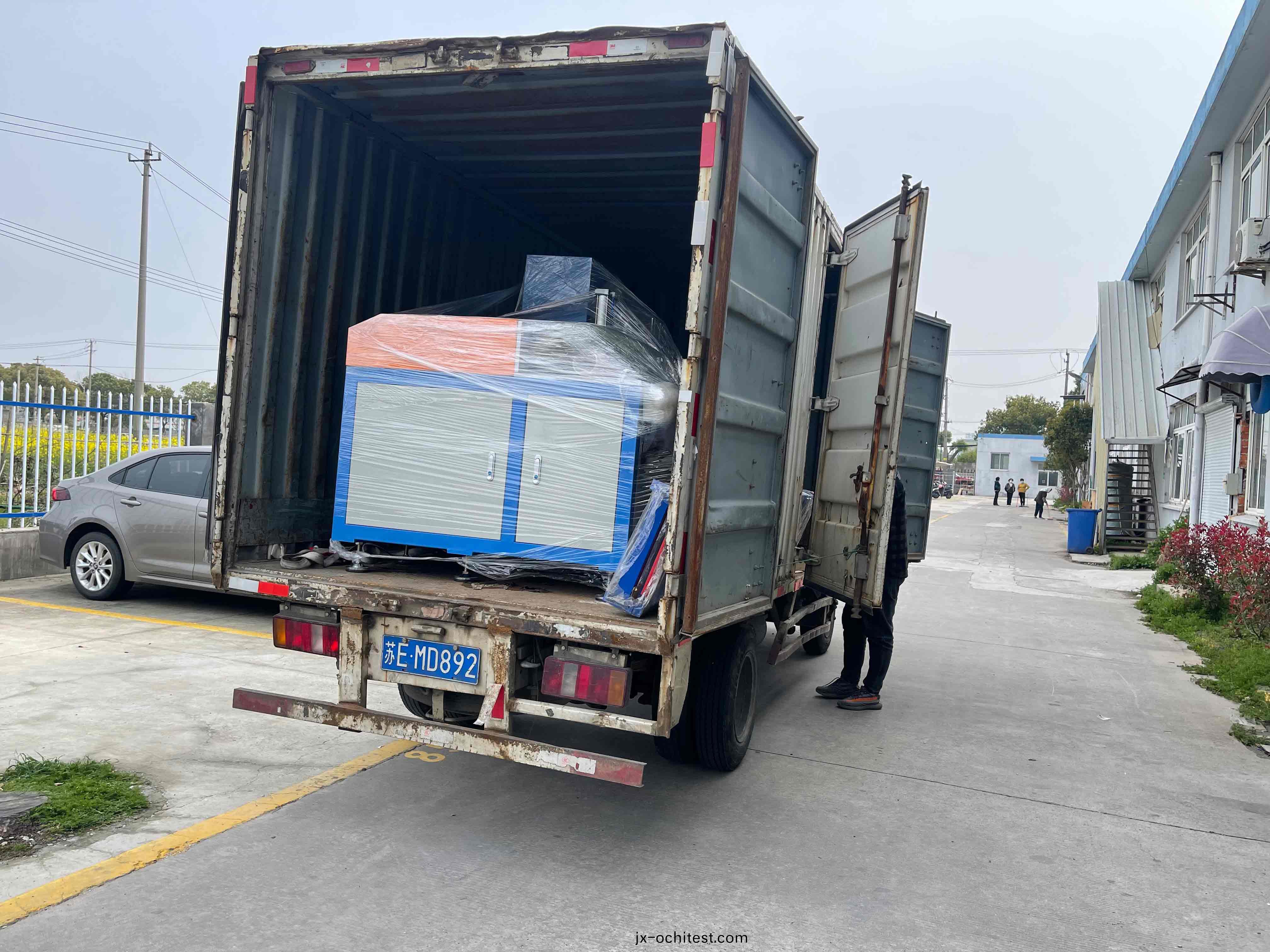 【青(qing)島(dao)】全(quan)自動切鋁(lv)機SDY-Q450已(yi)打包(bao)齣(chu)庫(ku)，即將髮(fa)徃客戶現場