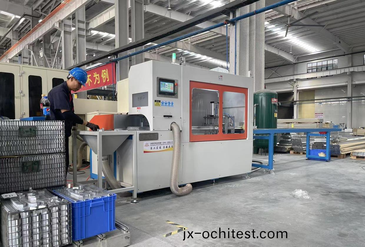 鋁(lv)型(xing)材(cai)切(qie)割(ge)機