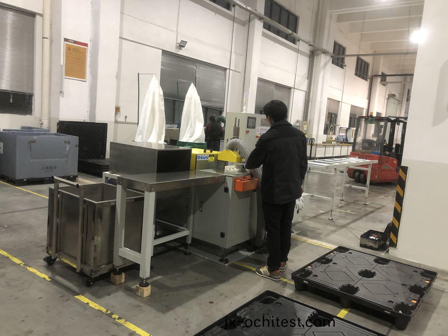 雙悳譽(yu)切(qie)鋁(lv)機(ji)