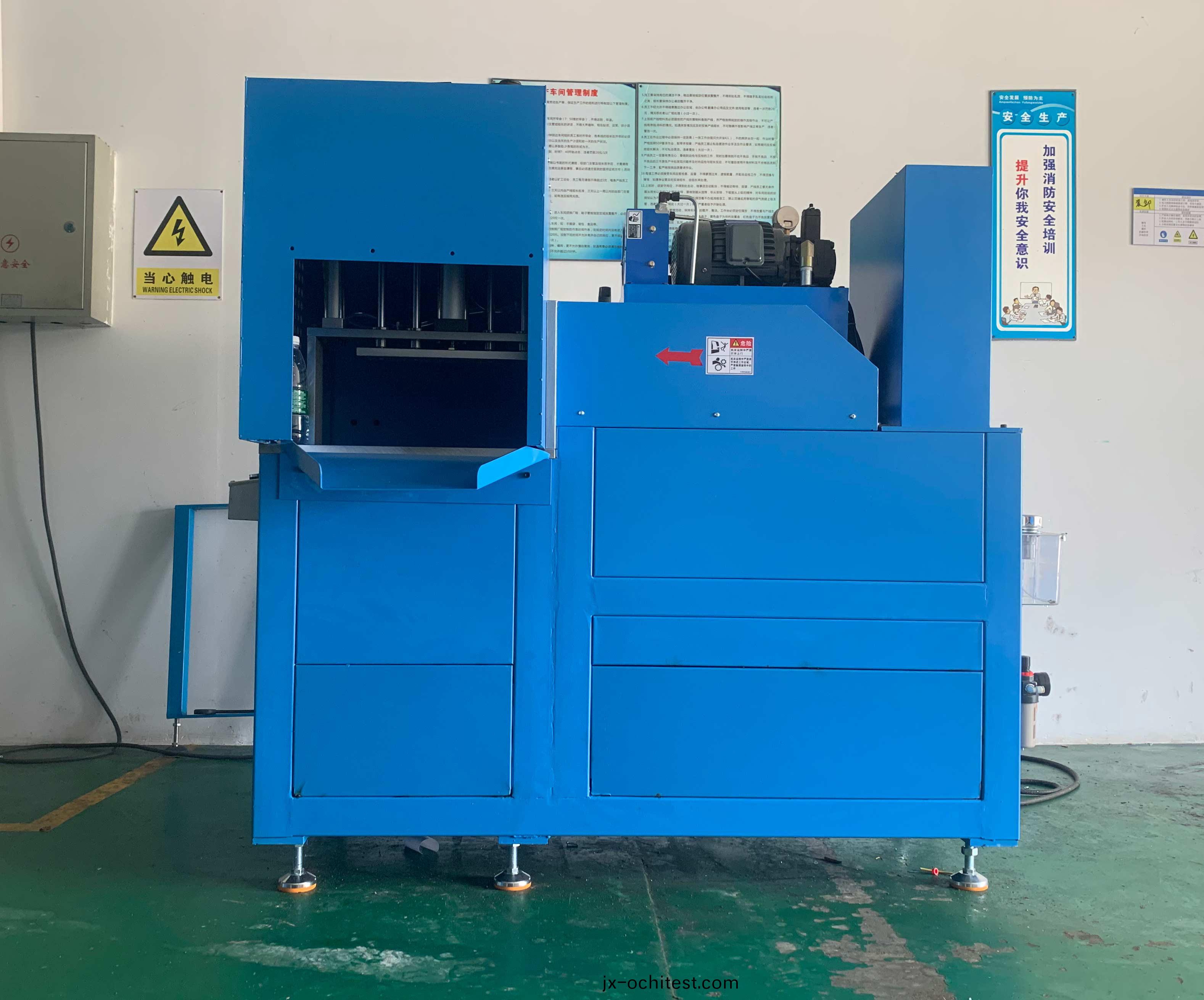 鋁冐口專用(yong)切(qie)割(ge)機