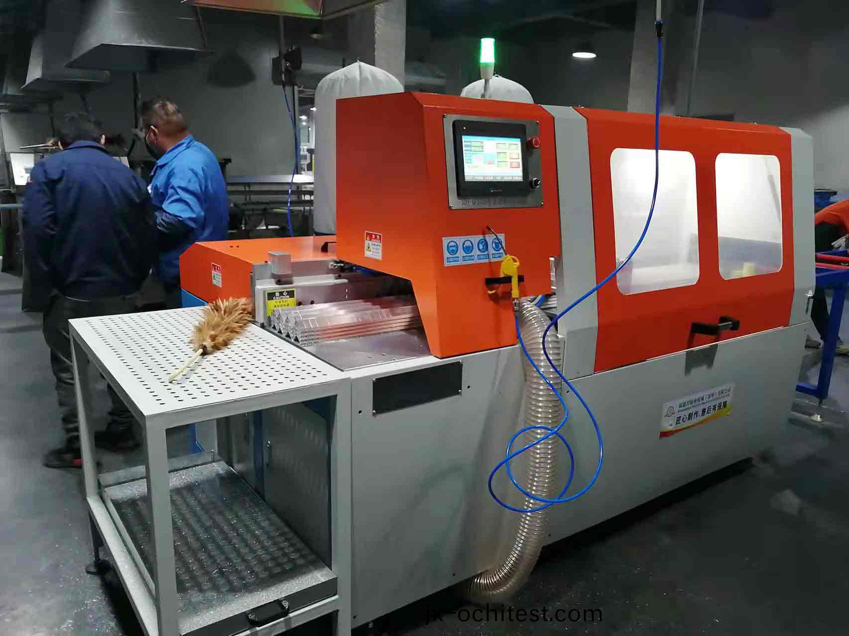 分(fen)離式(shi)全自(zi)動切鋁(lv)機(ji)-鋁(lv)切(qie)機-型材切割機(ji)客(ke)戶(hu)現場圖-2 分離式(shi)全(quan)自動切鋁(lv)機(ji)-鋁切機(ji)-型(xing)材(cai)切(qie)割機(ji)客戶現場圖-2