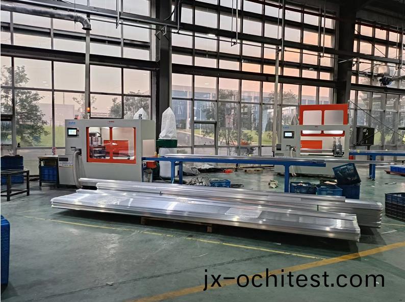 全(quan)自動鋁(lv)材(cai)切(qie)割(ge)機(ji)(分(fen)離式(shi))505 全(quan)自動(dong)鋁材切割(ge)機(分(fen)離(li)式(shi))505