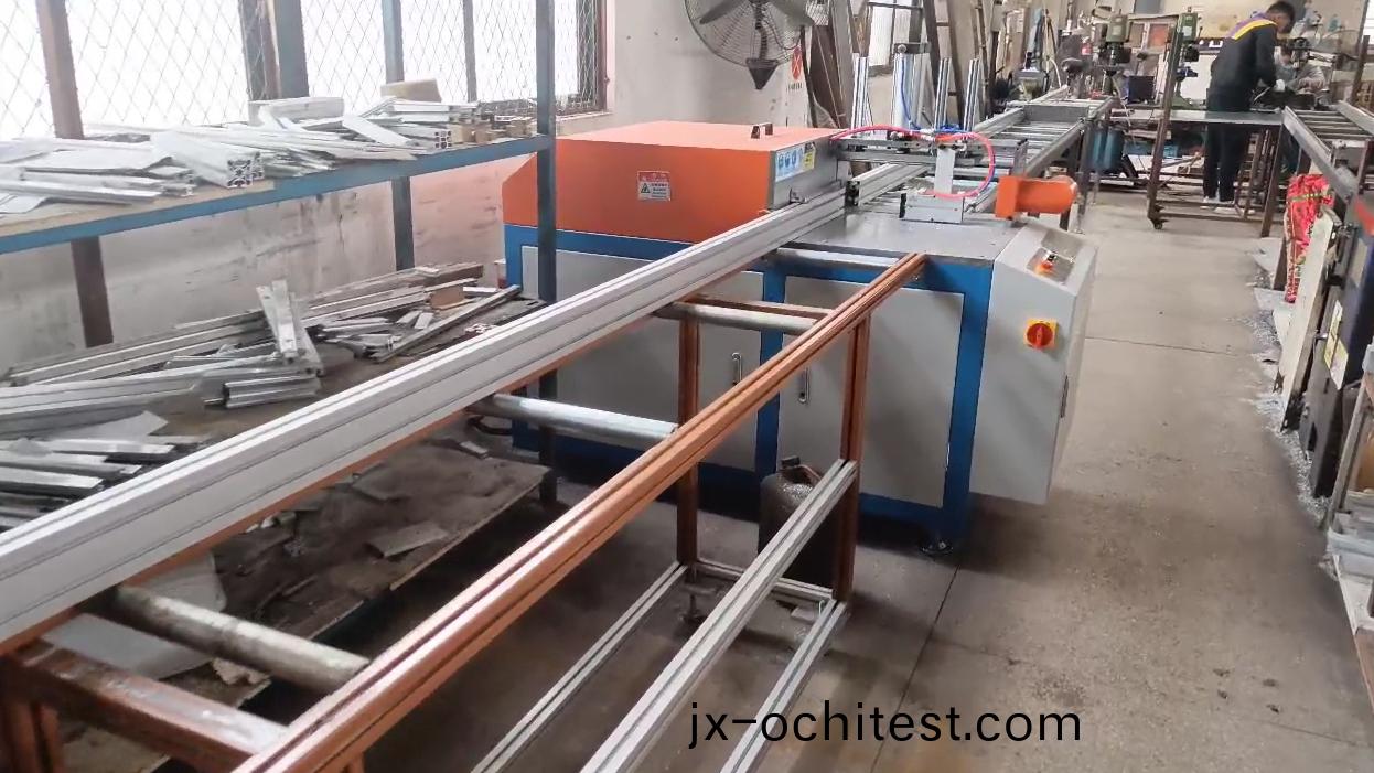 半自動切(qie)割(ge)機(ji)