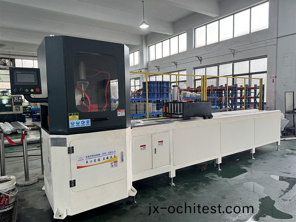 全(quan)自動(dong)角(jiao)度(du)鋸客(ke)戶現場圖 全自動角(jiao)度鋸(ju)客(ke)戶(hu)現場圖(tu)